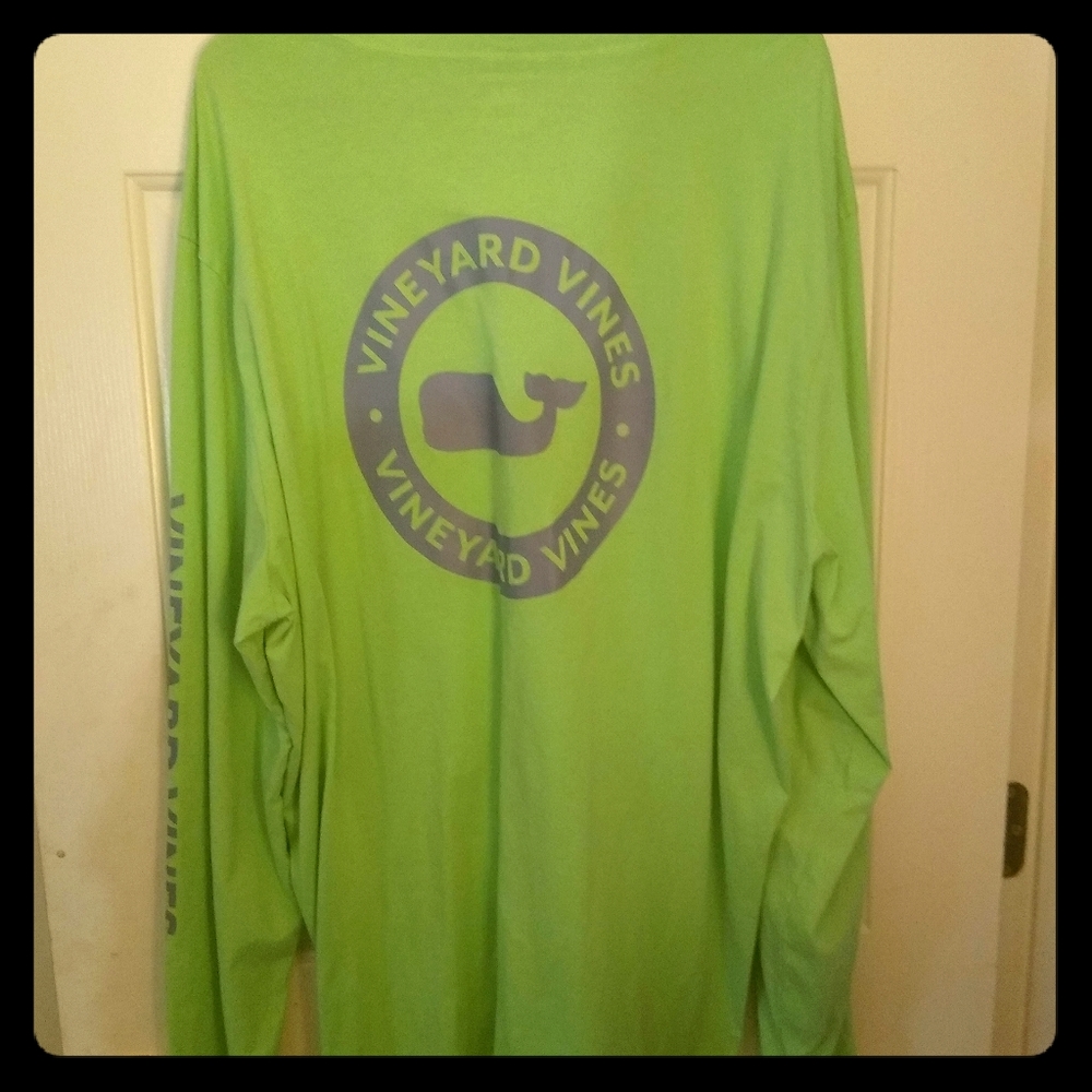 Vineyard Vines Hoodie tshirt